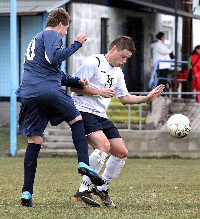 PŘESTŘELKA. Chuderov (v bílém) porazil 6:5 Horní Podluží