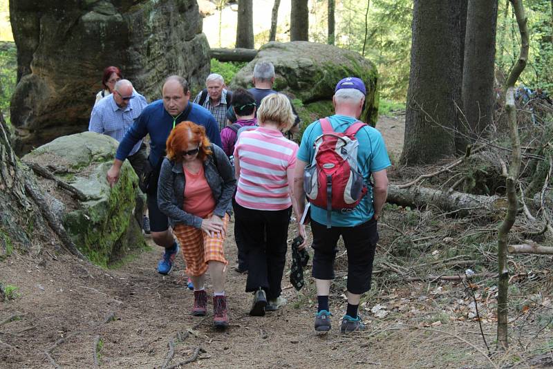 Vášniví turisté zahájili sezonu několikakilometrovým výletem.