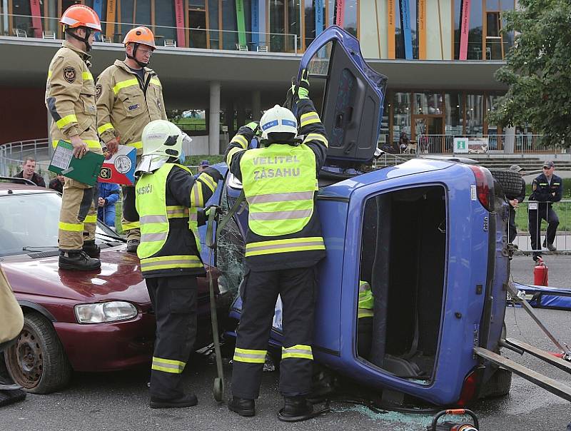 Krajská soutěž hasičů ve vyprošťování se konala v Děčíně. 