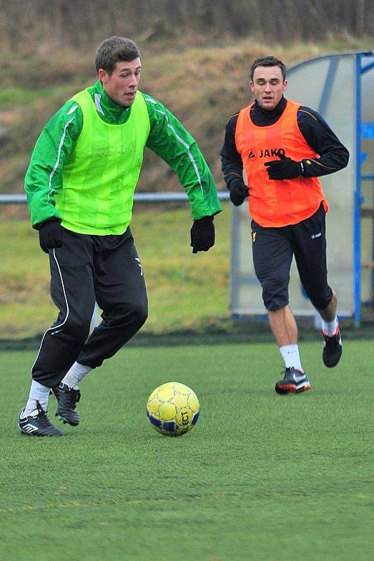 UŽ DŘOU. Fotbalisté Varnsdorfu mají za sebou první oficiální trénink.