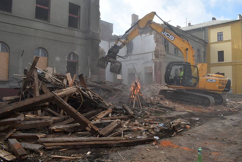 Ve Varnsdorfu začala demolice většiny nádraží.