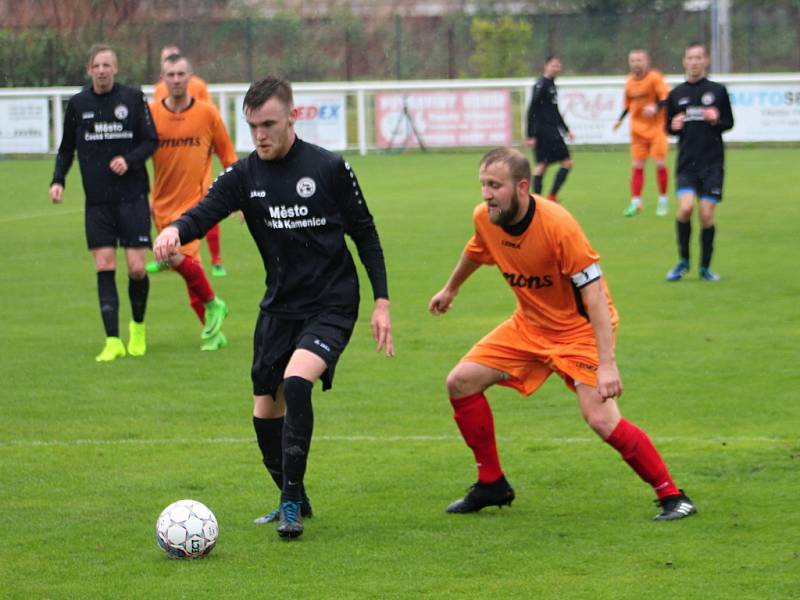 DERBY. Benešov (oranžové dresy) doma porazil 2:0 Českou Kamenici.