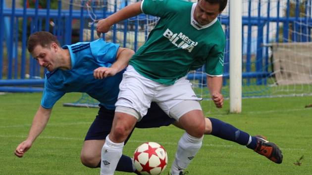 NEMĚLI NÁROK. Modrá (v modrých dresech) prohrála v Bílině 0:6.