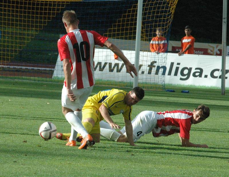 VARNSDORF (ve žlutém) doma remizoval se Žižkovem 0:0.