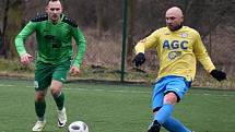 SKVĚLÝ JARNÍ VSTUP. Fotbalisté Vilémova (v zeleném) porazili v Bílině "domácí" Oldřichov 1:0.