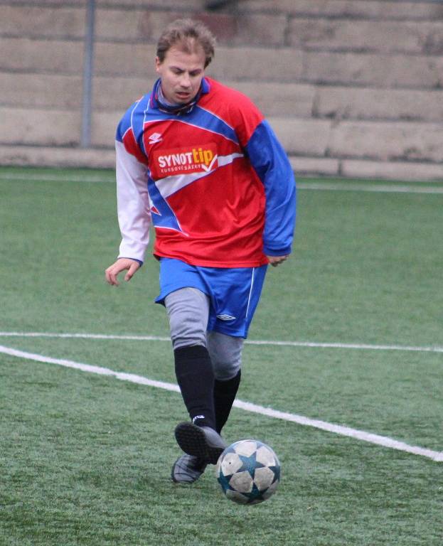 OBHÁJCE VYHRÁL. Fotbalisté Skalice (v červeném) porazili Doksy 4:1.