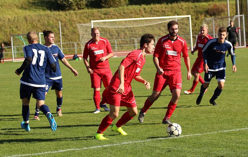 PORÁŽKA. Rumburk (v červeném) doma podlehl Bílině 2:3.