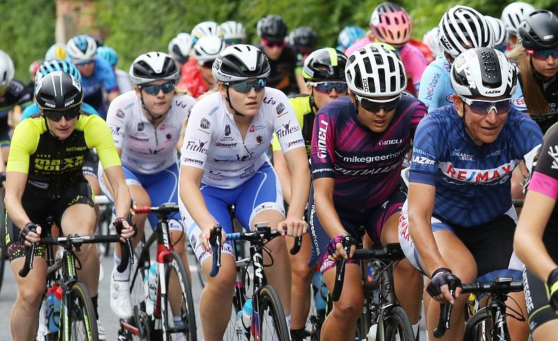 Start první etapy cyklistického závodu žen Tour de Feminin