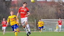 KONEČNĚ! Varnsdorf (ve žlutém) doma porazil Pardubice 2:0.