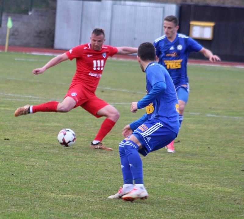 REMÍZA. Varnsdorf (v modrém) hrál s Vítkovicemi 0:0.