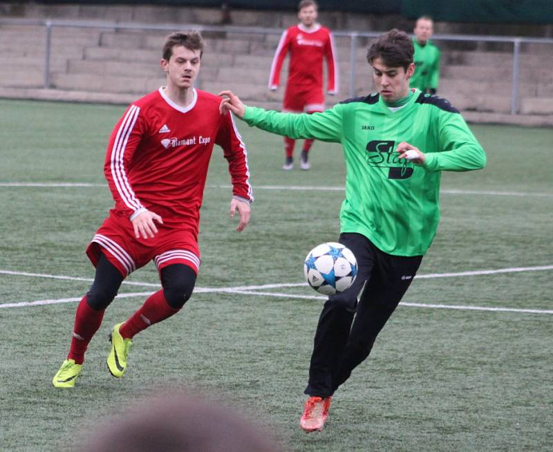 VILÉMOV PADL. Fotbalisté Vilémova (v zeleném) prohráli s Neštěmicemi 1:2.