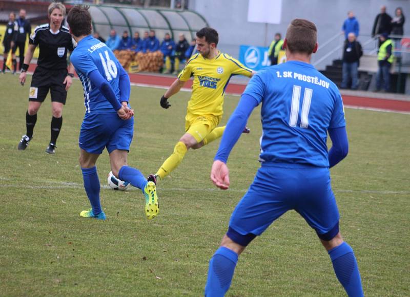 FOTBALOVÝ VARNSDORF doma zaslouženě porazil 5:2. 