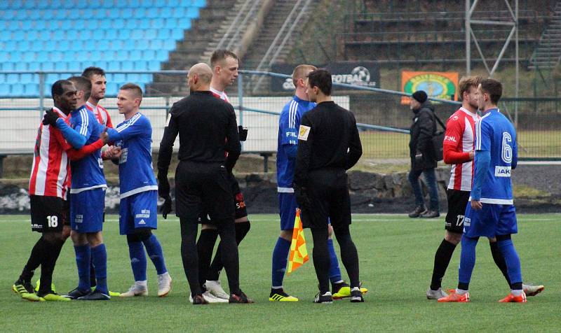 REMÍZA. Varnsdorf (v modrém) hrál s Viktorkou Žižkov 1:1.