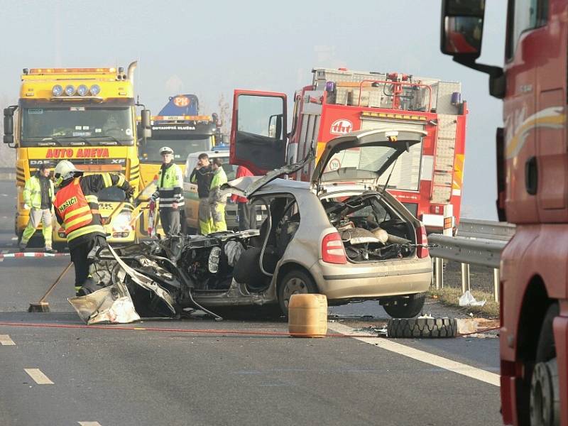 Smrtelná dopravní nehoda uzavřela hlavní tah z Děčína na Ústí.