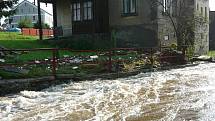 Úklid po povodních v Dolním Podluží.