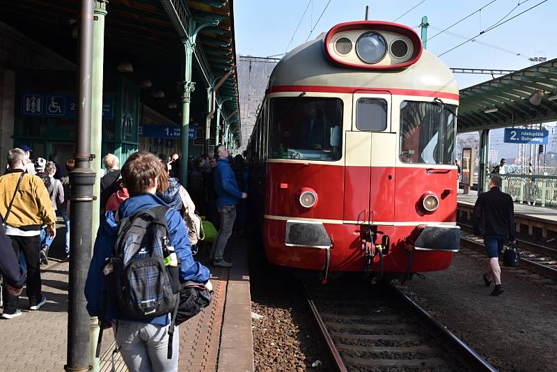 Na Kozí dráhu mezi Děčínem a Telnicí vyjely první vlaky