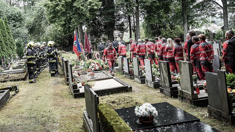 V Rumburku se rozloučili s hasičem a záchranářem, který zemřel při dopravní nehodě.