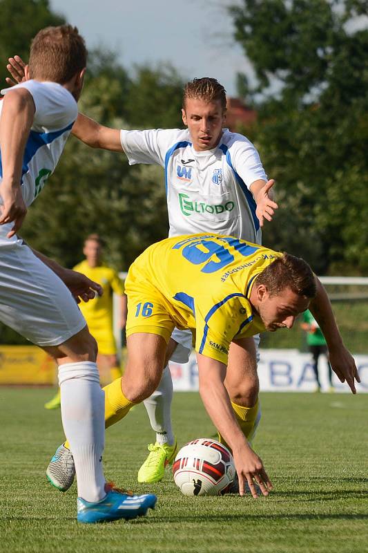 BODY SE DĚLILY. Varnsdorf (ve žlutém) doma remizoval v derby s Ústím 2:2.