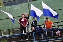 FOTBALISTÉ ŠLUKNOVA (v modrém) vyhráli ve Velkém Březně 1:0.