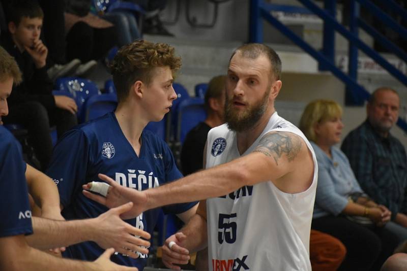 Děčínští basketbalisté doma porazili Pardubice.