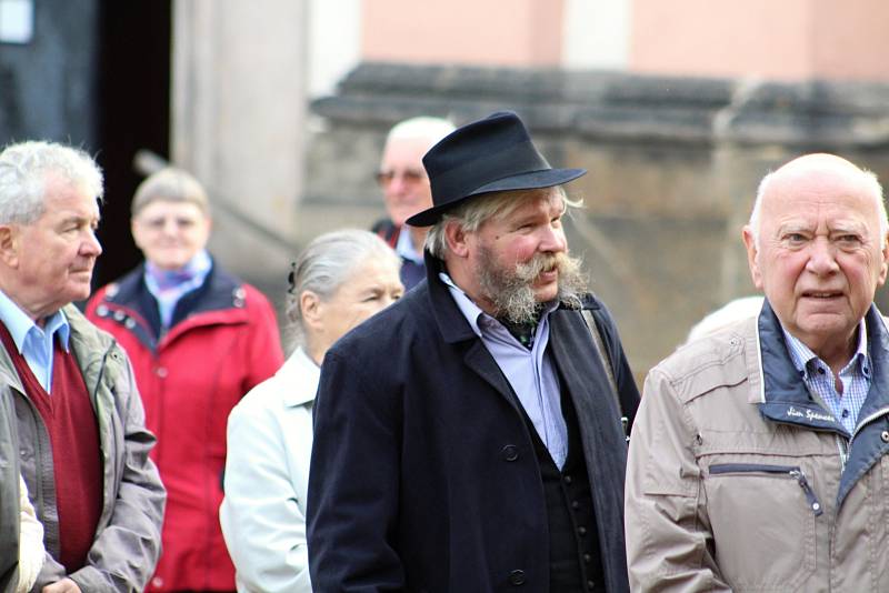 Předání sbírek německého krajanského sdružení do Děčína.