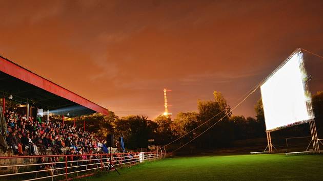 Letní kino v Děčíně na stadionu. 