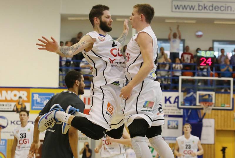 BASKETBALOVÁ NIRVÁNA! Děčínští Válečníci v pátém semifinále porazili Prostějov, v sérii zvítězili 3:2 a ve finále je čeká Nymburk!