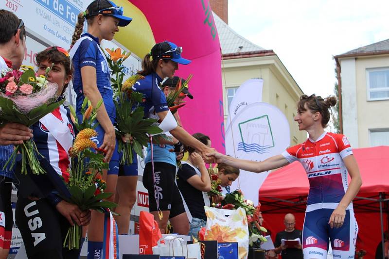 TOUR DE FEMININ 2017 - snímky z poslední etapy a závěrečného ceremoniálu.