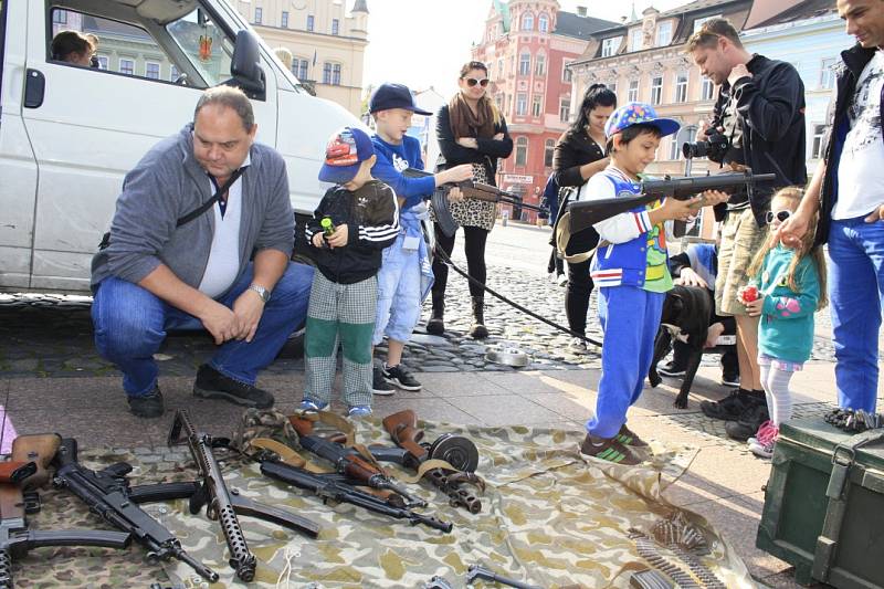 Příslušníci aktivních záloh oslavili v Děčíně desáté výročí vzniku své jednotky.