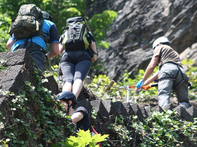 VIA FERRATA neboli Železná stezka vznikla v Děčíně na skále pod Pastýřskou stěnou. 