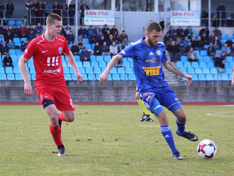 REMÍZA. Varnsdorf (v modrém) hrál s Vítkovicemi 0:0.