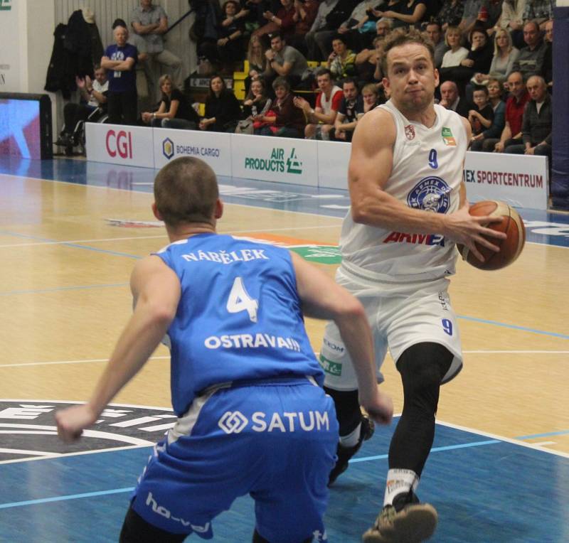 LOUČENÍ. Děčínští basketbalisté se s rokem 2019 rozloučili vítězstvím nad Ostravou.