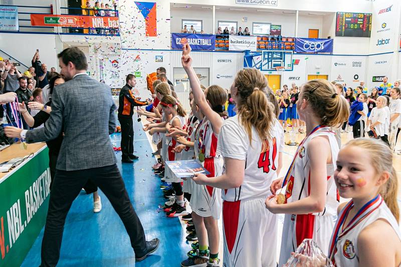 Slavnostní zakončení Vividbooks Národního finále U 11 dívek v basketbalu. Vítězství urvaly dívky z Hradce Králové.