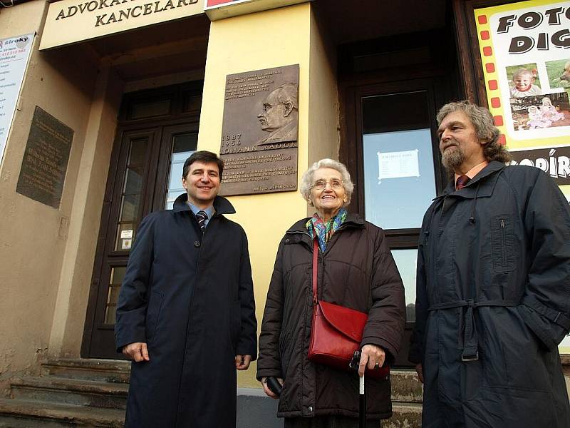 Odhalení pamětní desky si nenechala ujít ani dcera Johanna Radona, pětaosmdesátiletá Brigitte Bukovics.