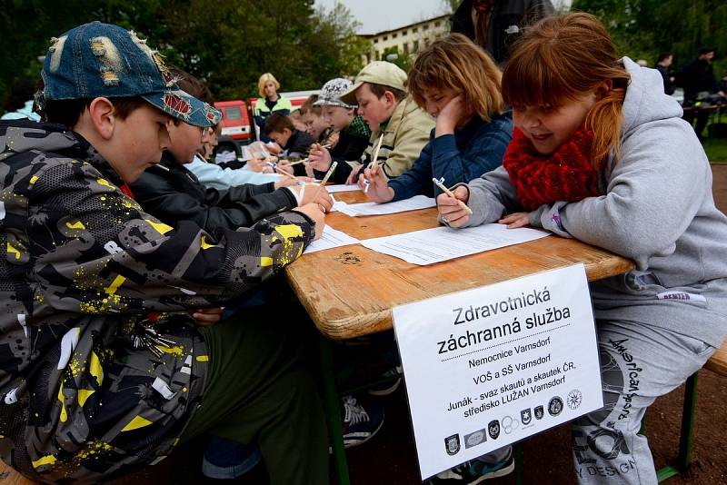 Záchranáři a policisté uspořádali dětem školení 