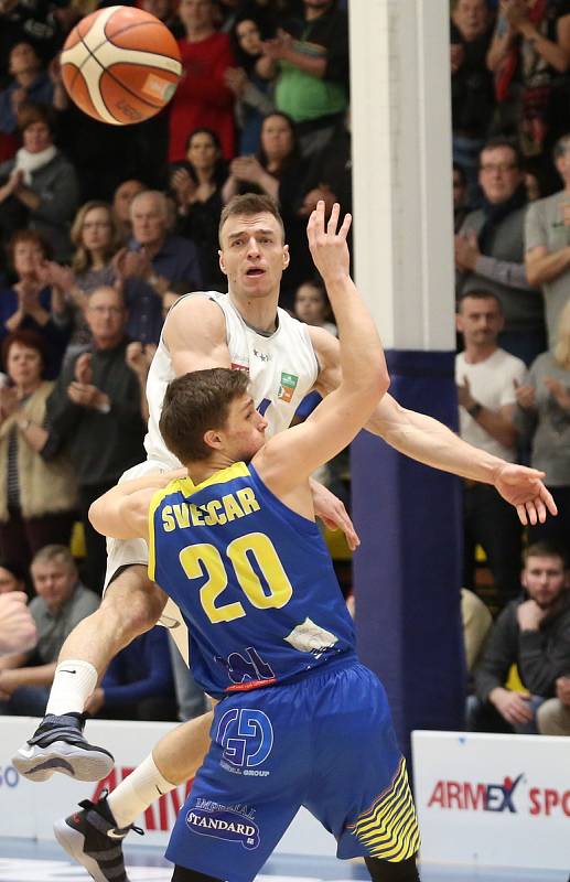 Basketbalový zápas mezi BK Děčín a Slunetou Ústí nad Labem