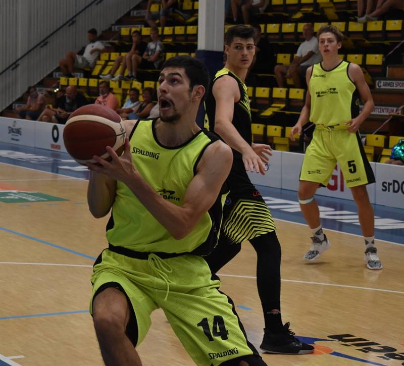 Basketbalisté Děčína narazili v dalším přípravném utkání na Ústí nad Labem. Sluneta naopak odehrála první přátelský zápas v rámci letní přípravy.