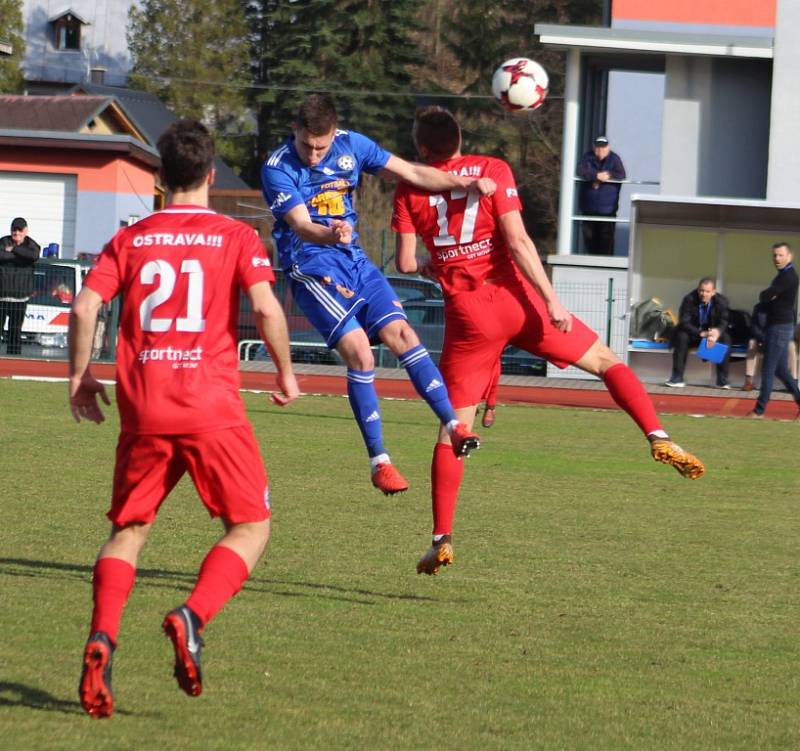 REMÍZA. Varnsdorf (v modrém) hrál s Vítkovicemi 0:0.