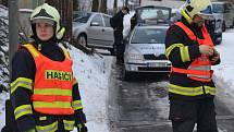 Na železničním přejezdu se v Bechlejovicích střetl vlak a osobní automobil. Na místo vyjely tři hasičské jednotky.