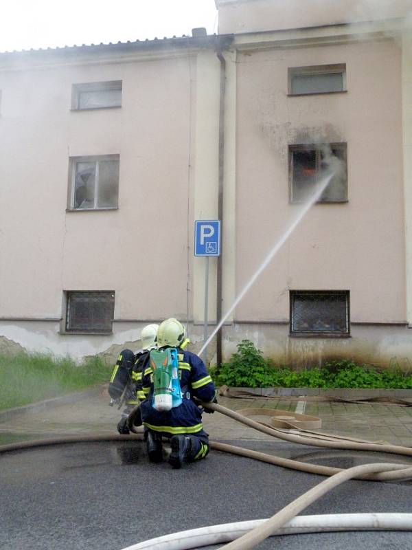 Požár výrobny nábytku na Starém Městě.