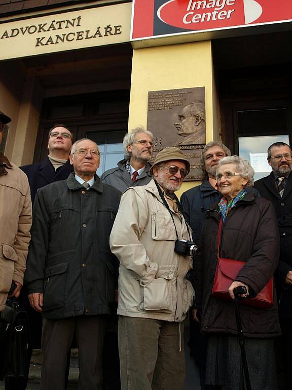 Odhalení pamětní desky si nenechala ujít ani dcera Johanna Radona, pětaosmdesátiletá Brigitte Bukovics.