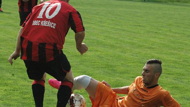 NEDAŘILO SE. Česká Kamenice (oranžové dresy) doma prohrála 0:3 s Křešicemi.