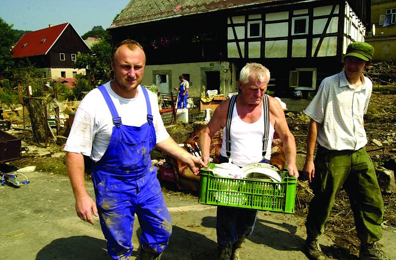 Úklid. Povodně 2002.