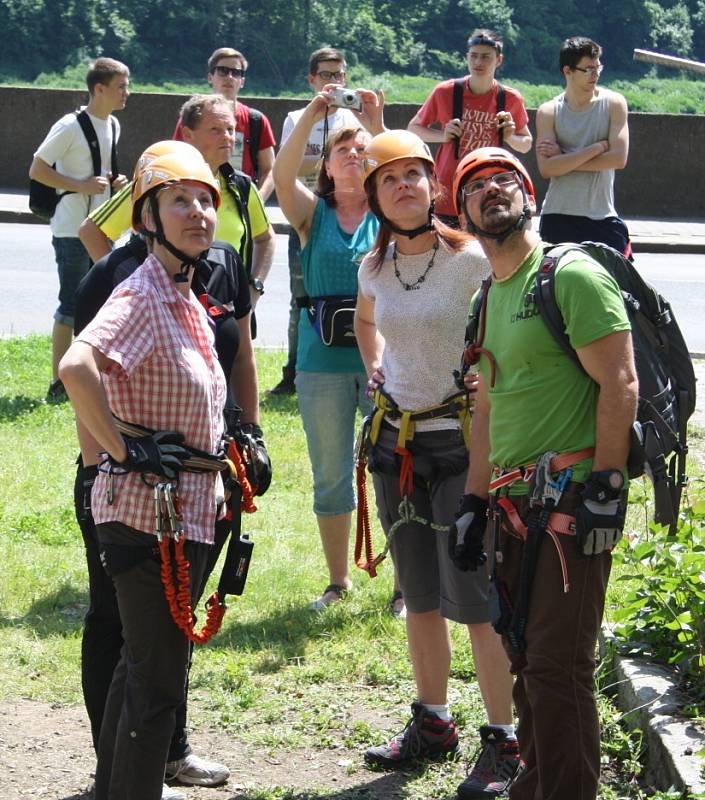 VIA FERRATA neboli Železná stezka vznikla v Děčíně na skále pod Pastýřskou stěnou. 