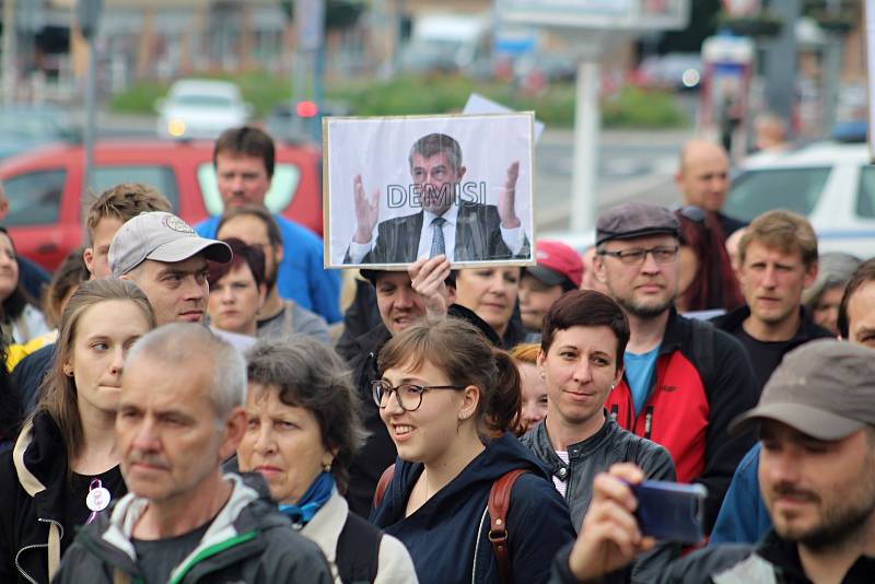 Demonstranty proti Andreji Babišovi přijel do Děčína podpořit Michael Kocáb.
