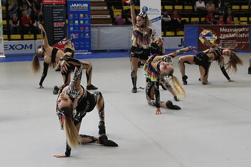 Na taneční soutěž Dance Děčín 2019 dorazily stovky malých tanečníků.