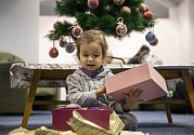 Sbírka vánočních dárků pro děti Krabice od bot. Ilustrační foto