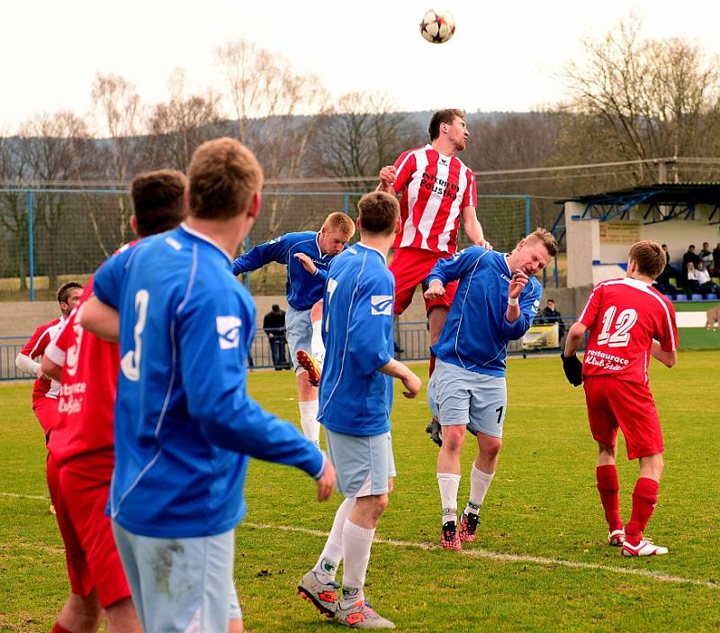 VILÉMOV (modré dresy) doma porazil Štětí 1:0.