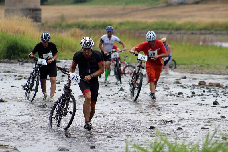 Triatlon Železný knedlík 2018 absolvovalo téměř 120 závodníků.