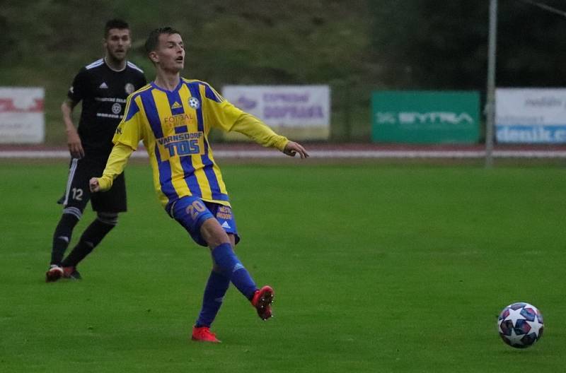 Varnsdorf (ve žlutém) porazil Třinec 1:0.